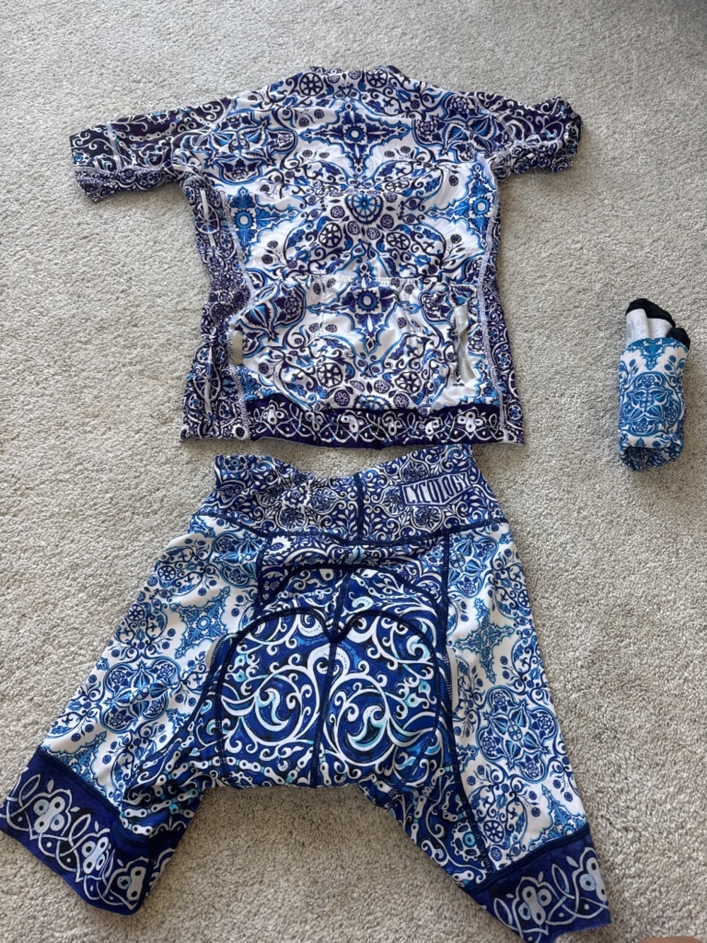 Cyclogogy Cycling Kit Small - Picture 2 of 4